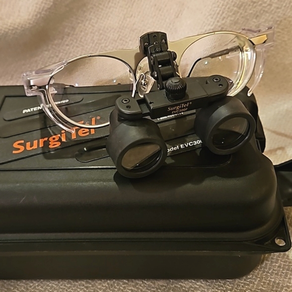 SurgiTel Dental / Medical 2.5x Loupes FLM Fully Adjustable - Like New! - Picture 1 of 16